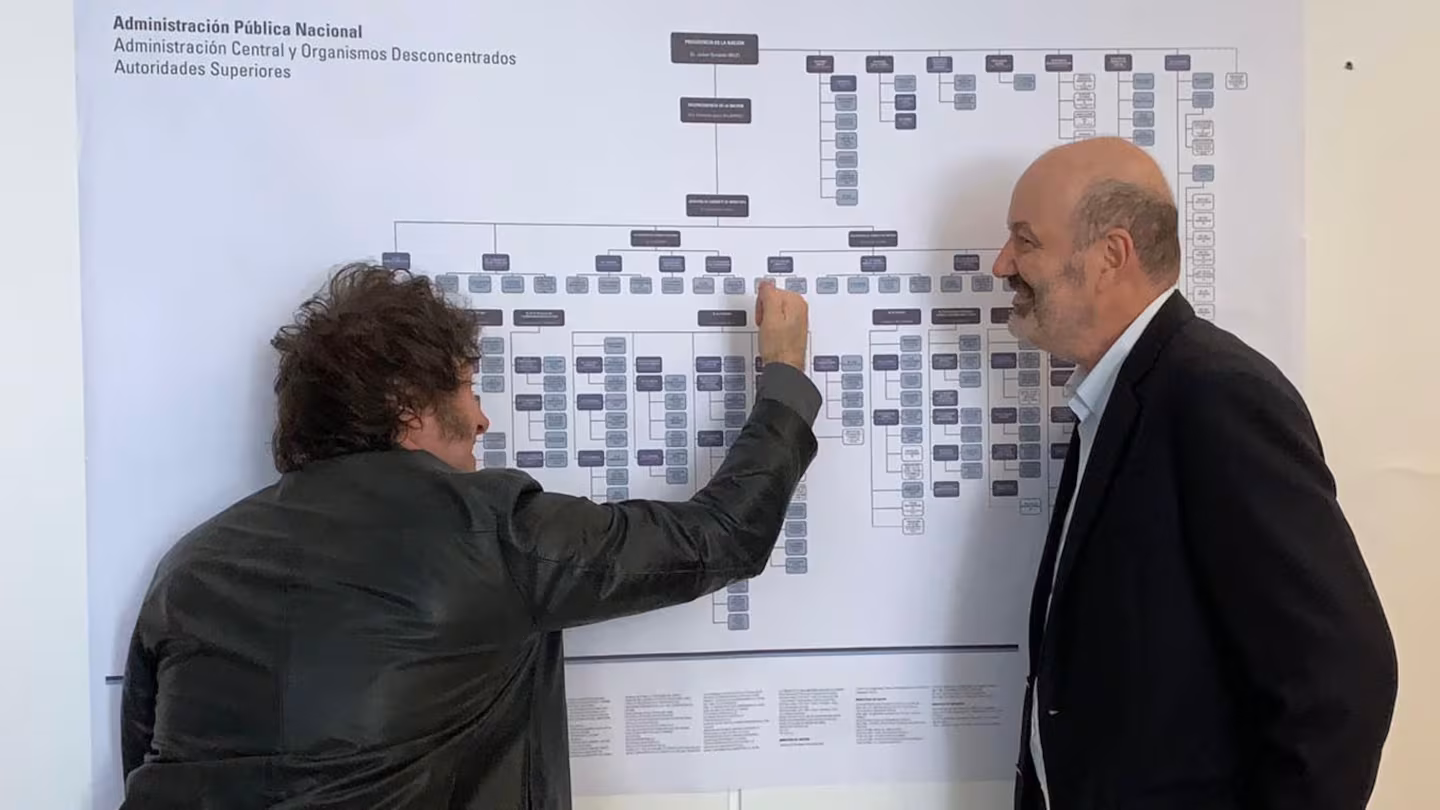 El Gobierno cruzó a los gremios y defendió la eliminación del asueto por el día del trabajador público: "Iba a costar $11.000 millones"